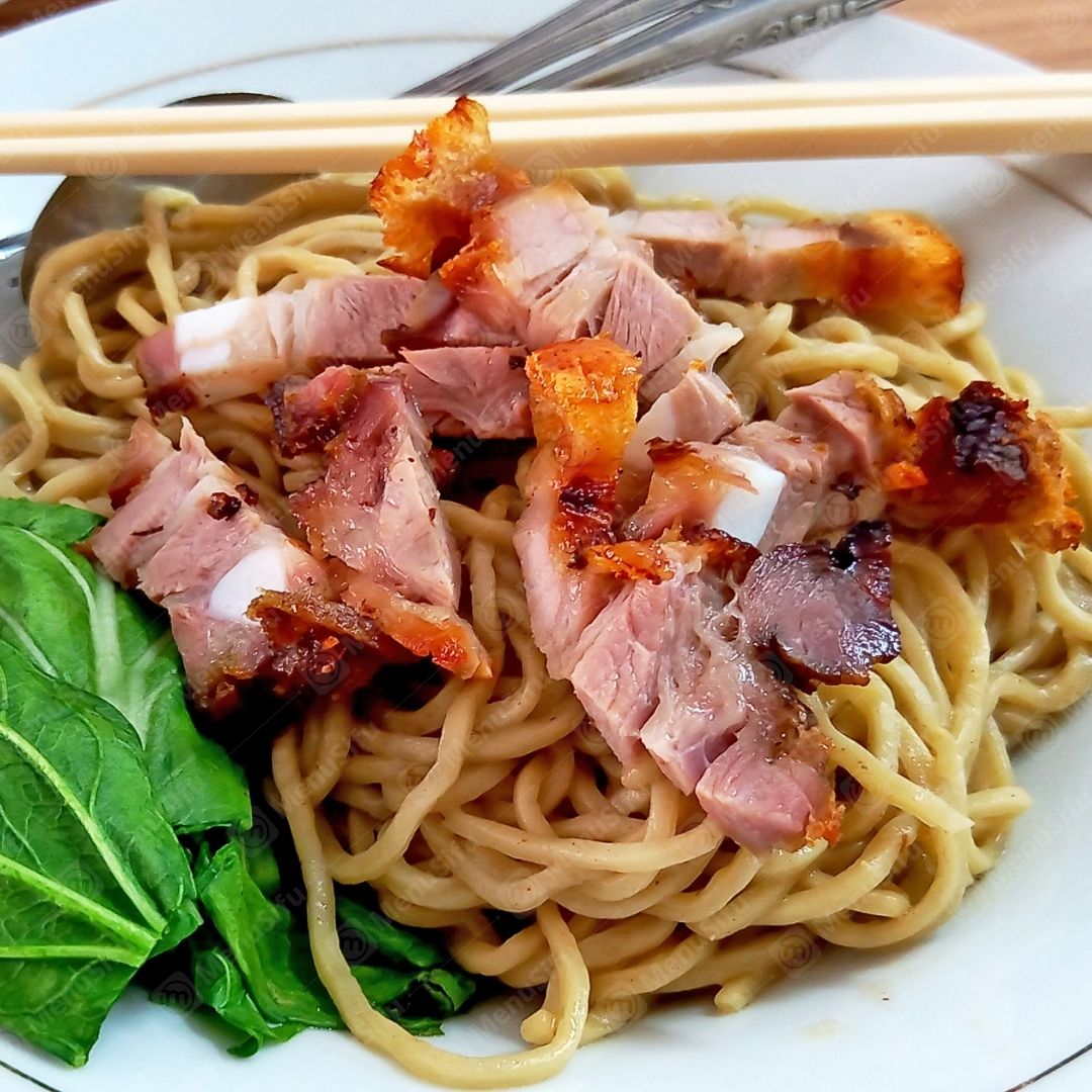 叉烧炒面 roast pork chow mein (3)